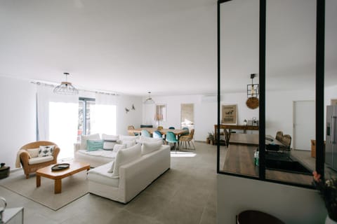 La Dolce Vita Provençale Charming House with its Private Swimming Pool House in L'Isle-sur-la-Sorgue