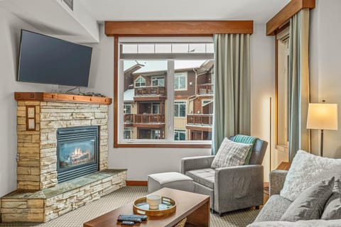 TV and multimedia, Living room, Seating area, Evening entertainment