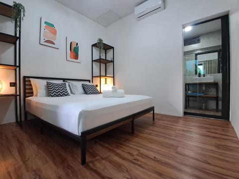 Bed, Photo of the whole room, Bedroom, air conditioner