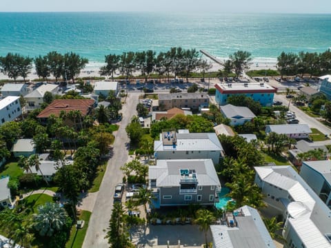 Crystal Waves Oasis House in Bradenton Beach