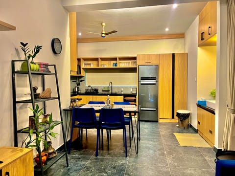 Kitchen or kitchenette, Dining area, minibar, pet friendly, stove, kitchen, kitchen