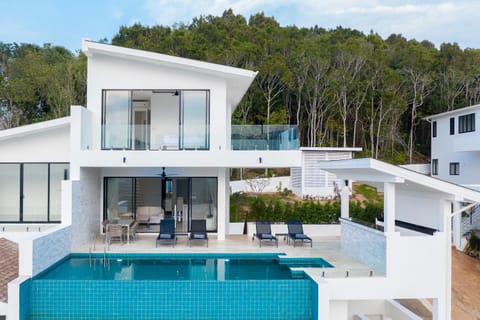 Property building, Day, View (from property/room), Balcony/Terrace, Pool view, Swimming pool, sunbed