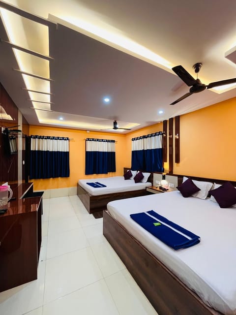 Communal lounge/ TV room, Bed, TV and multimedia, Photo of the whole room, Seating area, Bedroom