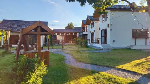 Property building, Spring, Day, Garden, Garden view