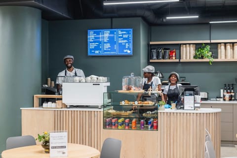 Staff, Restaurant/places to eat, Food and drinks