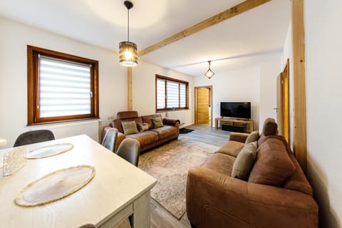 Communal lounge/ TV room, TV and multimedia, Living room, Seating area