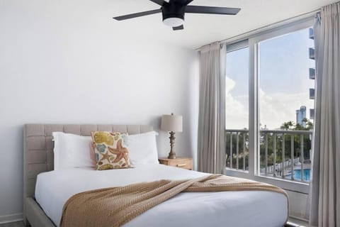 Bed, View (from property/room), Photo of the whole room, Bedroom