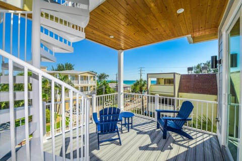 Aqua Paradise House in Bradenton Beach