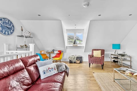 Living room, Seating area, Dining area, heating, internet, pet friendly