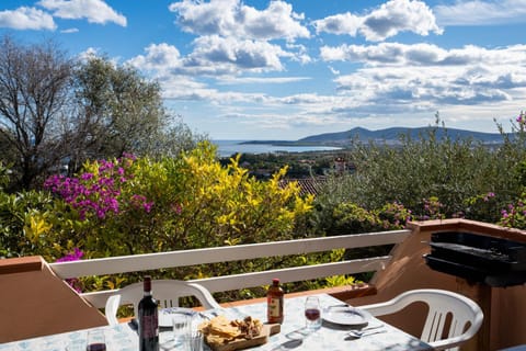 View (from property/room), Balcony/Terrace, Dining area
