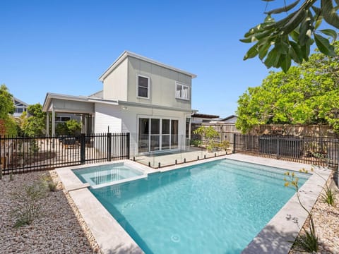 Property building, Day, Garden, Garden view, Pool view, Swimming pool