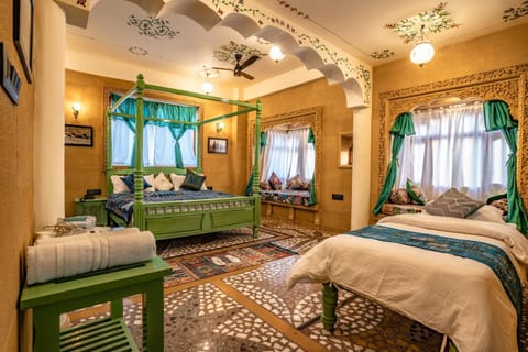Bed, Photo of the whole room, Seating area