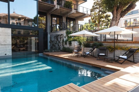 Swimming pool