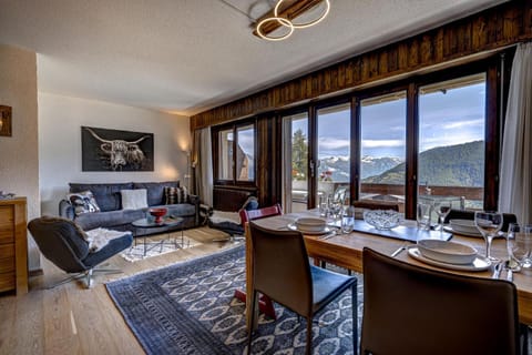 Dining area, Mountain view