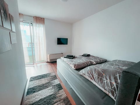 Bed, Photo of the whole room, Evening entertainment, Bedroom