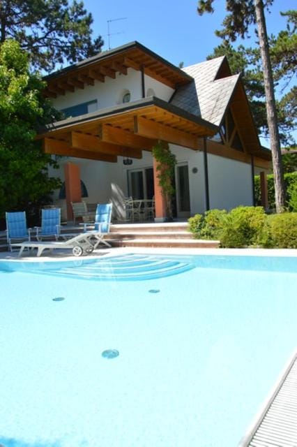 Property building, Pool view
