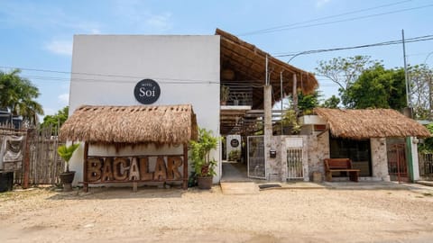 Facade/entrance
