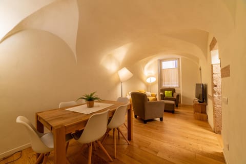 Living room, Lunch