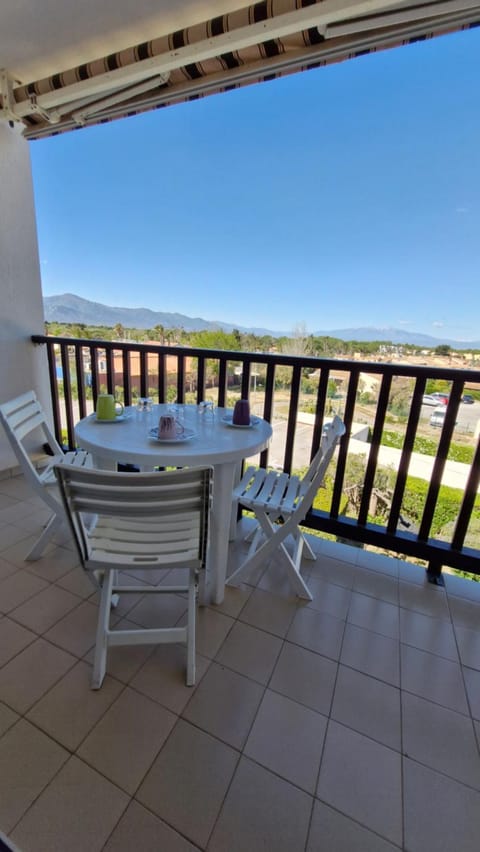 Patio, Day, Natural landscape, View (from property/room), Balcony/Terrace, Dining area