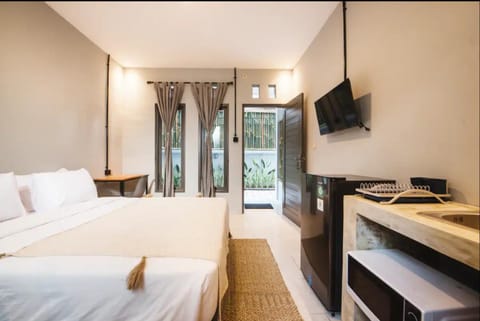 Communal lounge/ TV room, Bed, TV and multimedia, Photo of the whole room, Bedroom