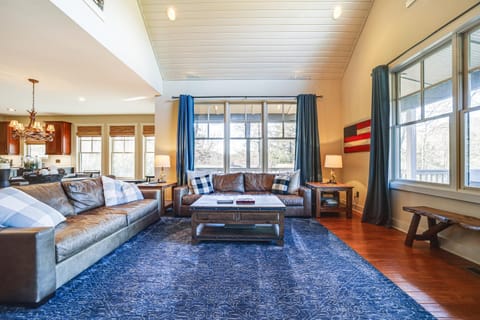 Lake Livin Lodge Cashiers Retreat with Mtn Views House in Lake Glenville