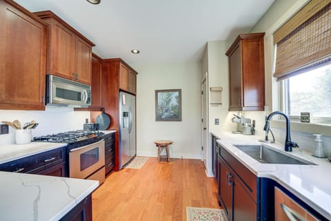 Lake Livin Lodge Cashiers Retreat with Mtn Views House in Lake Glenville