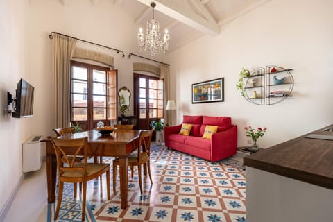 TV and multimedia, Living room, Seating area, Dining area