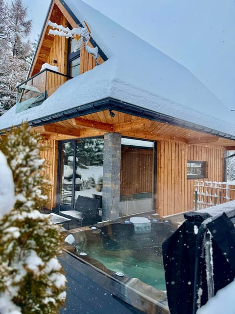 Property building, Patio, Day, Natural landscape, Winter, Hot Tub, sunbed