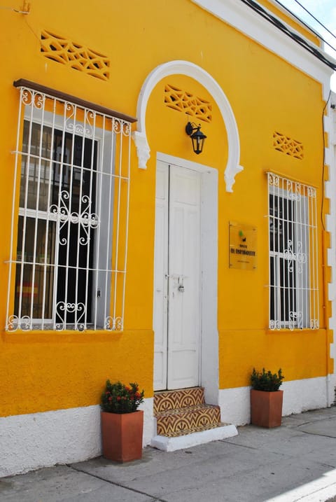 Facade/entrance
