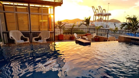 Swimming pool