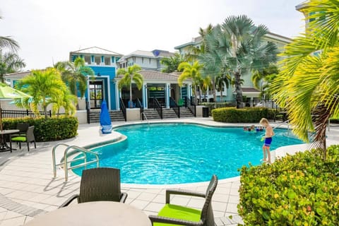 Changes in Latitude 403 House in Bradenton