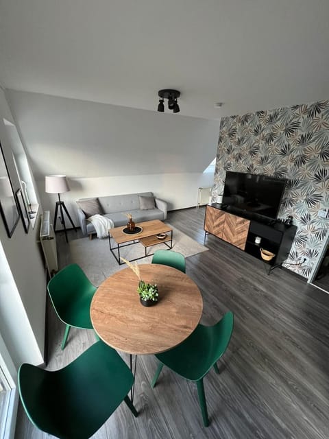 Communal lounge/ TV room, TV and multimedia, Living room, Seating area, Dining area