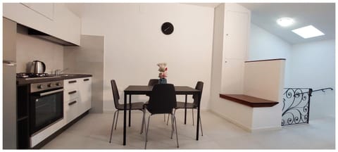 Kitchen or kitchenette, Dining area, pet friendly, stove