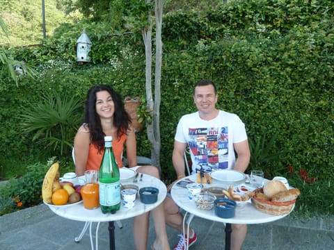Continental breakfast, English/Irish breakfast, group of guests