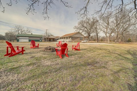 Game Room and Large Yard Vinita Farmhouse! House in Ozark Mountains