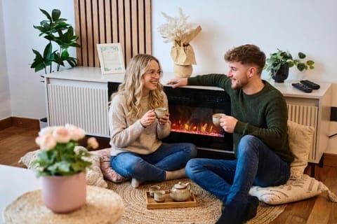 People, Coffee/tea facilities, Living room, Guests