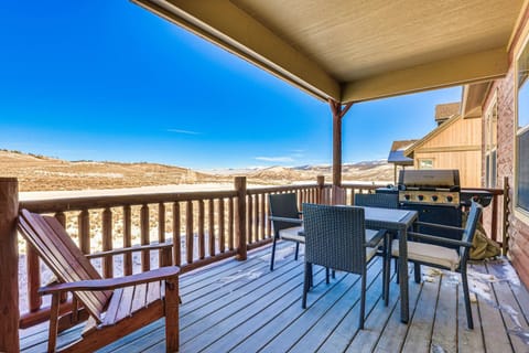 Half-Mi to Skiing Gorgeous Granby Ranch Home! House in Granby