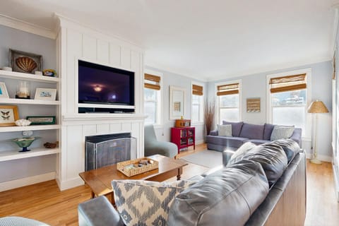 Jewel Box at the Beach House in Lincoln City