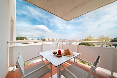 Property building, Garden view, Lake view