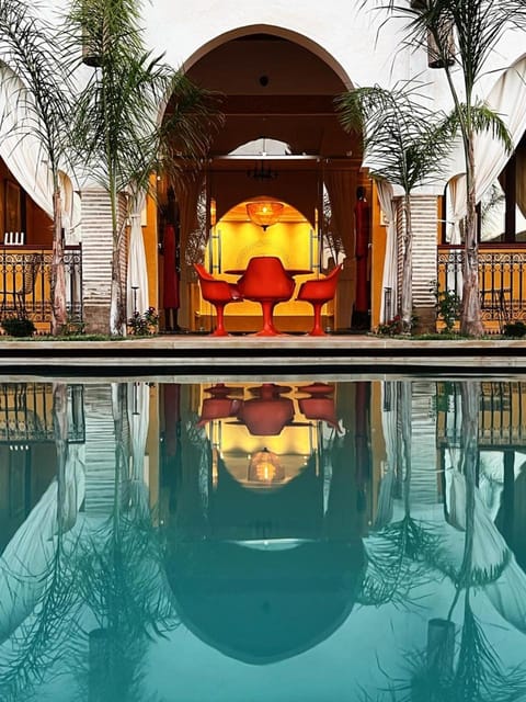 Property building, Day, Pool view, Swimming pool