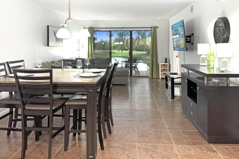 Peaceful Pond Paradise III ~ Ground Floor ~ Water Views House in Wesley Chapel