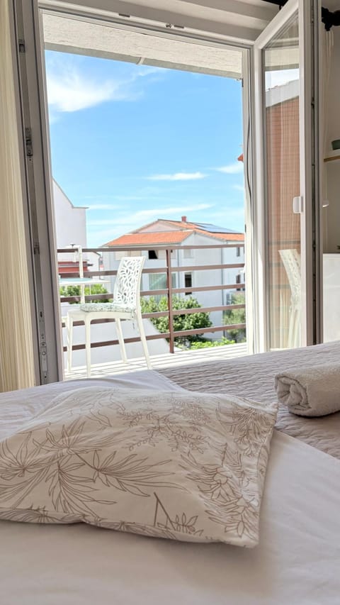 Bed, Day, View (from property/room), Bedroom