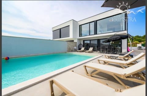 Garden, Balcony/Terrace, Pool view