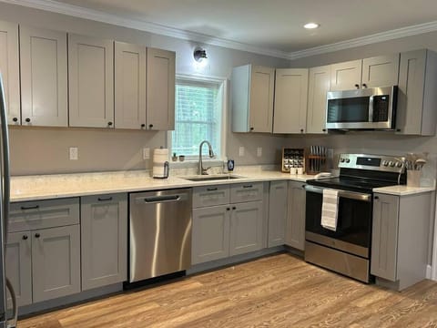 Kitchen or kitchenette, dishwasher, minibar, pet friendly, stove