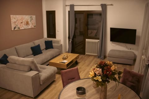 Communal lounge/ TV room, TV and multimedia, Living room, Seating area