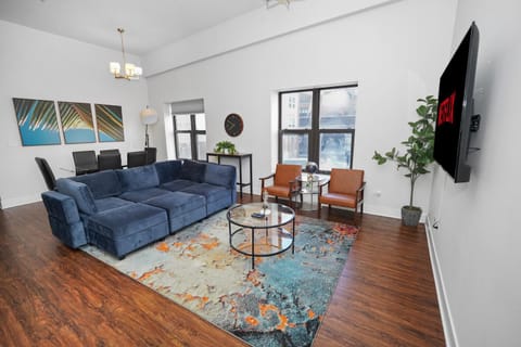 Spacious 3BR 420 Friendly Apartment Near McCormick Place, Lakefront and Soldier Field Apartment in South Loop