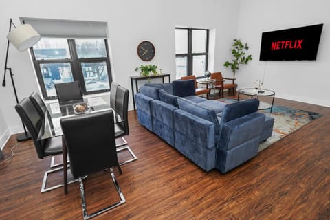 Spacious 3BR 420 Friendly Apartment Near McCormick Place, Lakefront and Soldier Field Apartment in South Loop