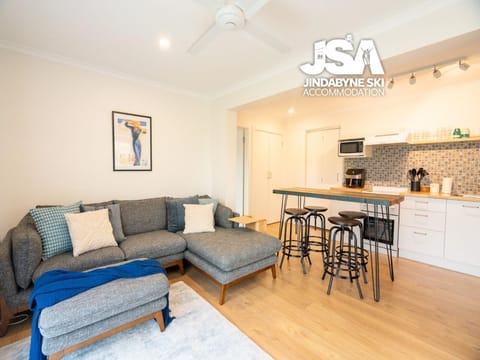 Kitchen or kitchenette, Living room, Seating area, Dining area