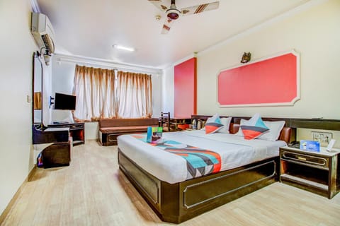 Bed, Photo of the whole room, Bedroom, fireplace