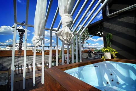 Day, Natural landscape, Hot Tub, Balcony/Terrace